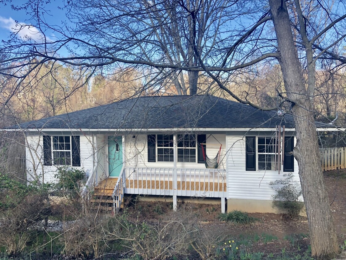 Foto principal - Great East Asheville Location! Reynolds Sc...