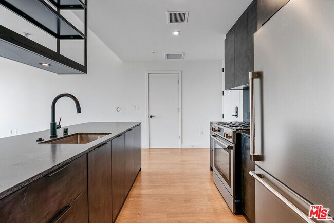 Foto del edificio - 10700 Tabor St