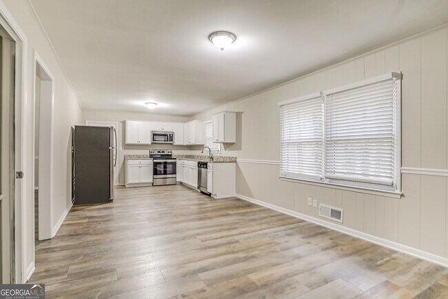 Building Photo - 3361 Glenview Cir SW