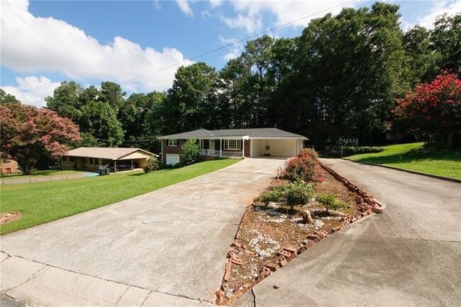Building Photo - 840 Howard Ct SW