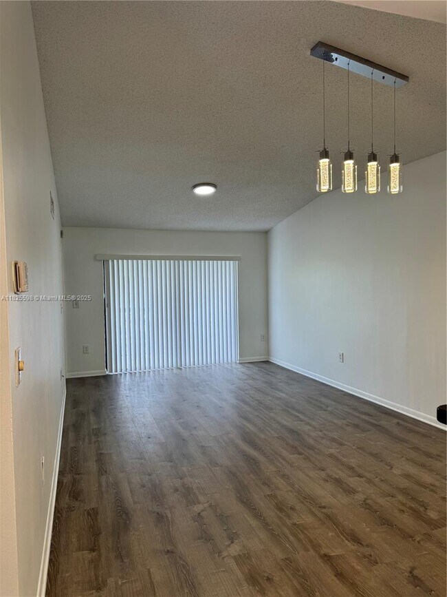 Building Photo - 9977 Nob Hill Ln
