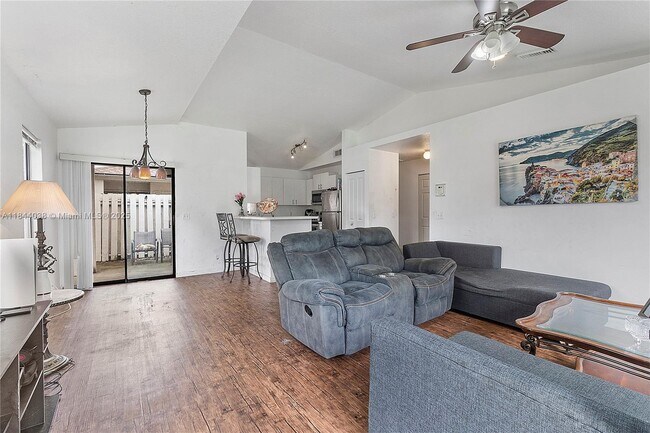 Foto del edificio - 2828 Stoneway Ln