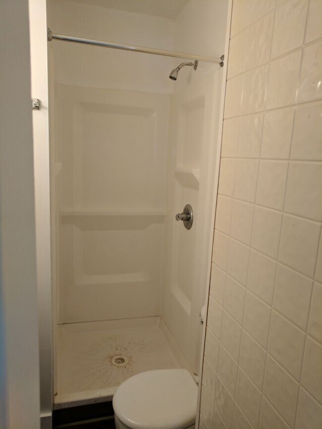 Building Photo - 809 Watson St