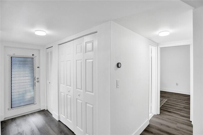 Foto del edificio - 8341 Sands Point Blvd