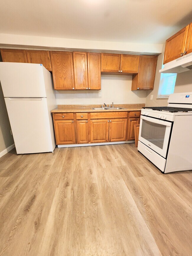 Building Photo - 459 Idlewood Rd