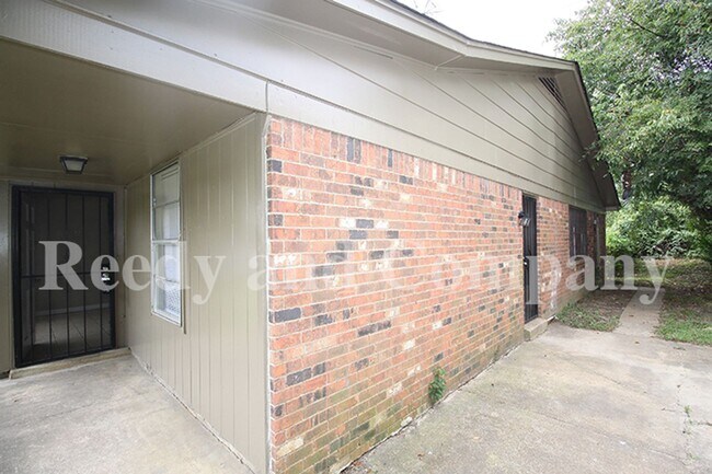 Foto del edificio - 3385 Barbwood Dr