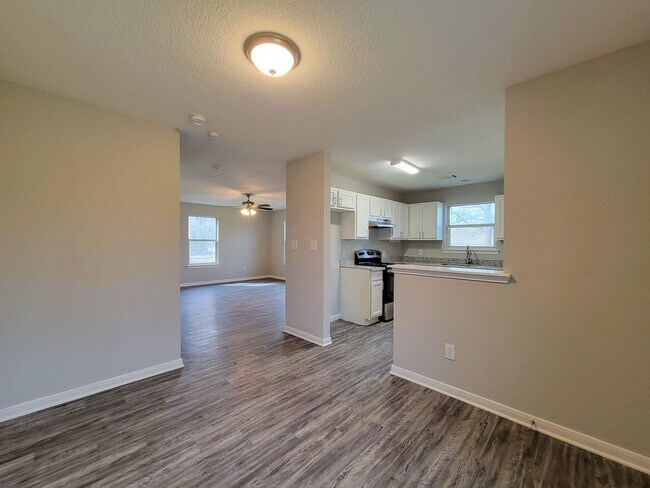 Foto del edificio - BEAUTIFUL 3 BEDROOM HOME IN CONROE WITH AL...
