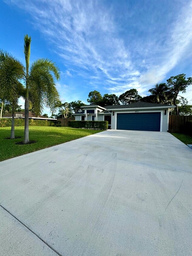 Foto principal - 4912 Clinton Blvd