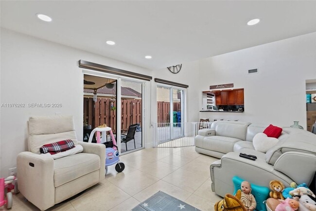 Foto del edificio - 6523 NW 170th Ln