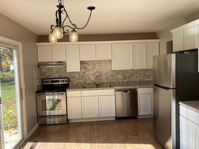 Kitchen - 401 Simonson St