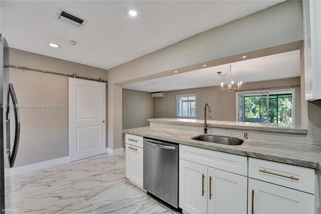 Building Photo - 4 br, 3 bath House - 919 NE 4th St # A