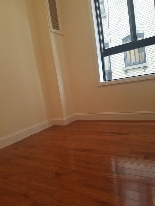 Foto del edificio - 300 W 49th St