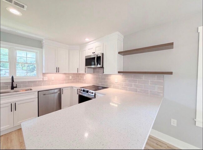Building Photo - 80 Wooded Ridge Dr