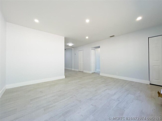 Building Photo - 831 SW 7th St