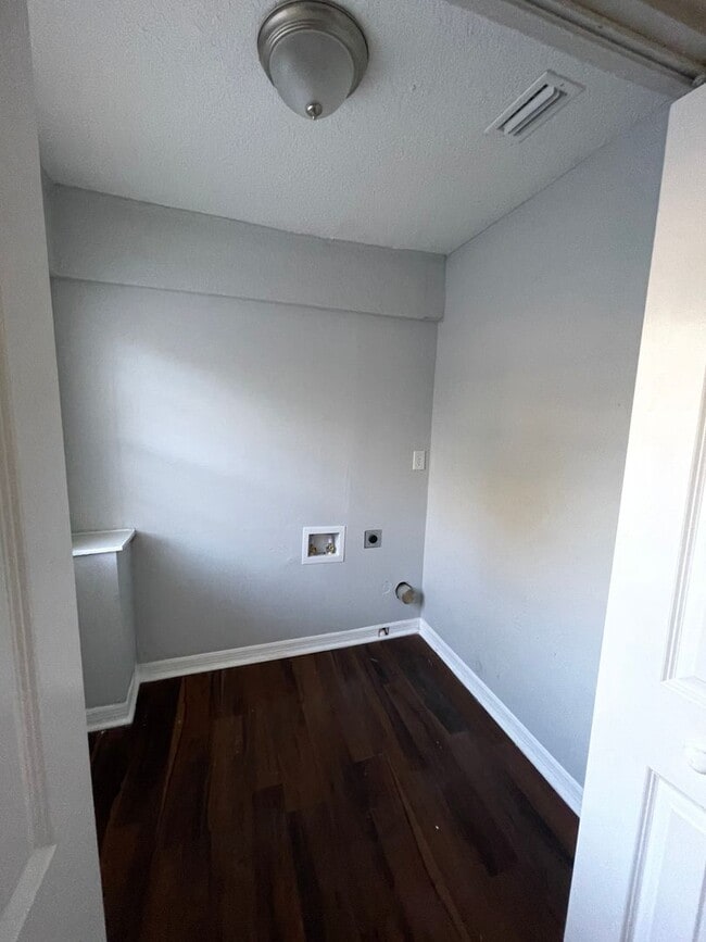 Building Photo - Renovated 3/2 Single Family Home Available...