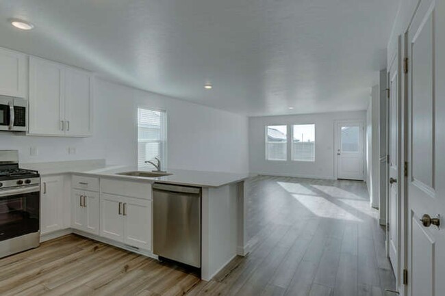 Building Photo - Spacious 4 Bedroom- New Construction with ...