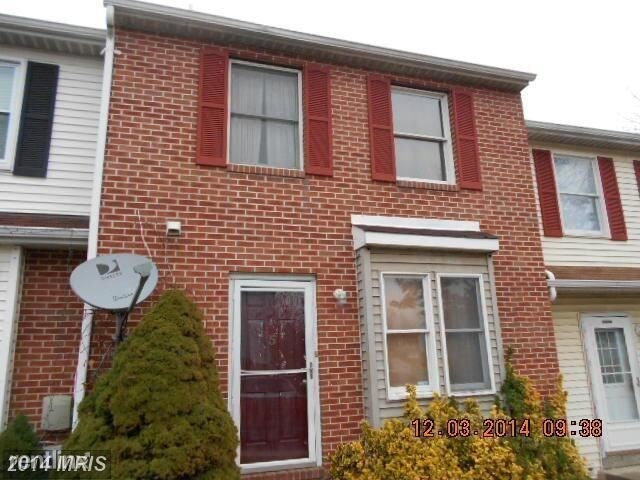 Primary Photo - 3 br, 1 bath Townhome - 5 Pocasset Ct