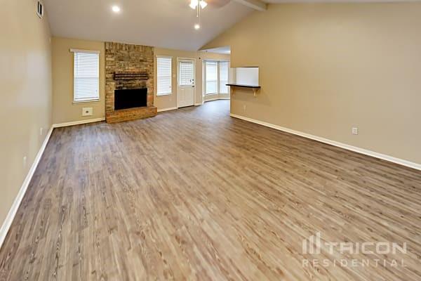 Foto del edificio - 2726 Sherwood Hollow Ln