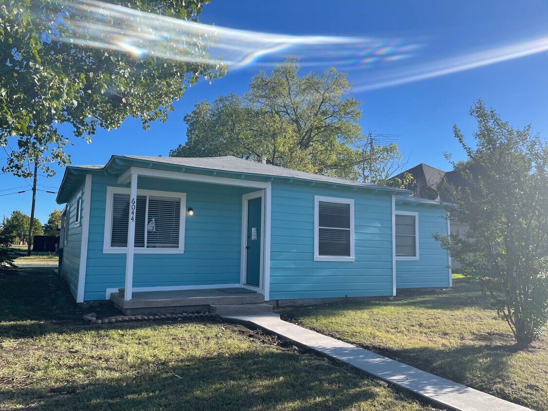 Foto principal - 6044 Billingsley St