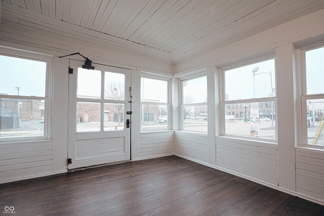 Building Photo - 217 S Meridian St