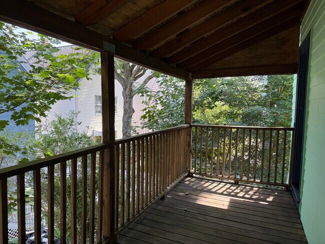 Building Photo - 27 Seven Pines Ave