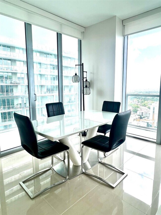 Foto del edificio - 1111 SW 1st Ave