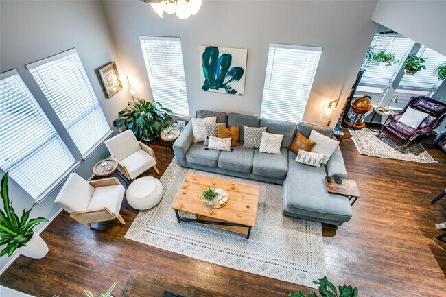 Foto del edificio - 1135 W 24th St