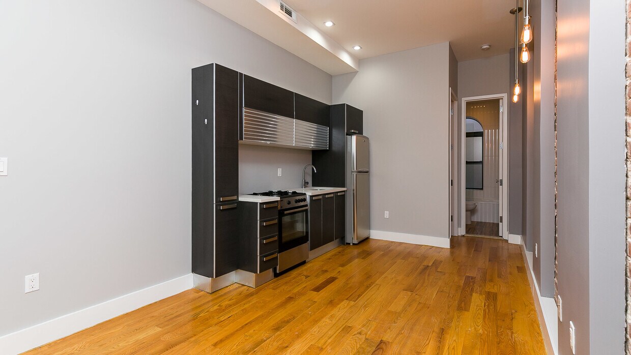 Primary Photo - 321 Putnam Ave