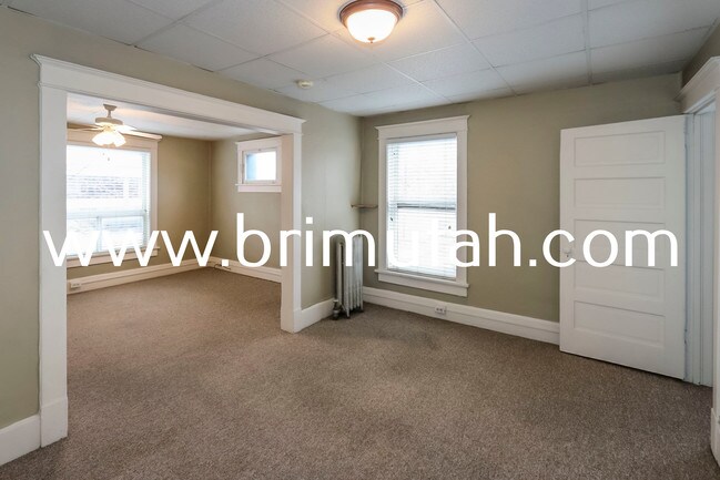Building Photo - 273-275 S 400 E