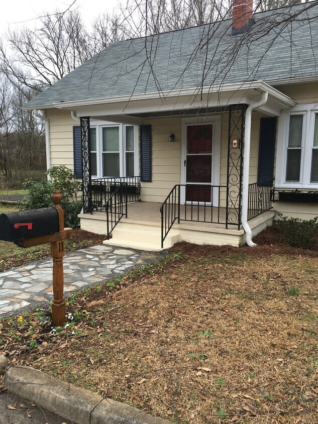 Cute downtown Greer Bungalow 2 Bedroom 1 ... - Cute downtown Greer Bungalow  2 Bedroom 1 ...