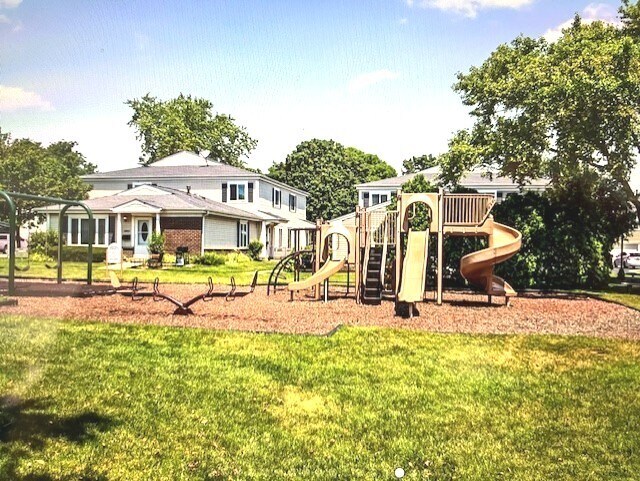 Foto del edificio - 1451 Cove Dr