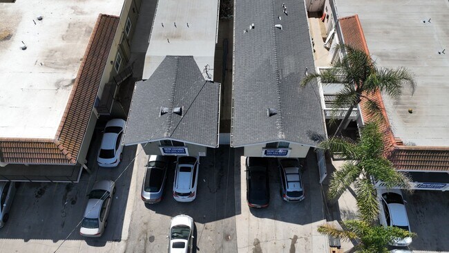 Building Photo - 6647 Del Playa Dr