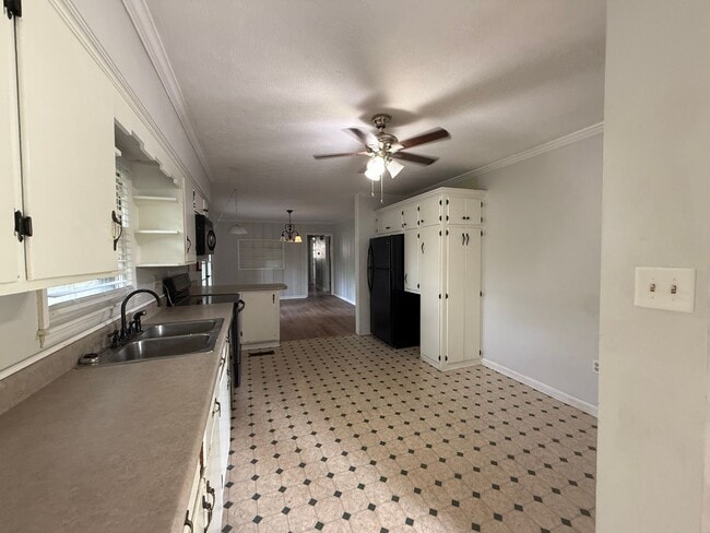 Foto del edificio - Welcome Home to Comfort and Charm in Decat...