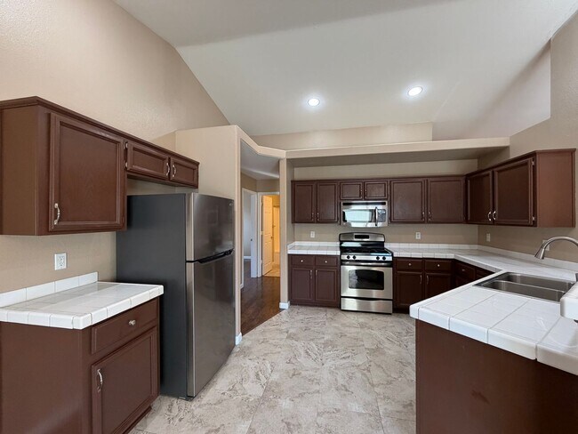 Foto del edificio - 221 Endeavor Ln