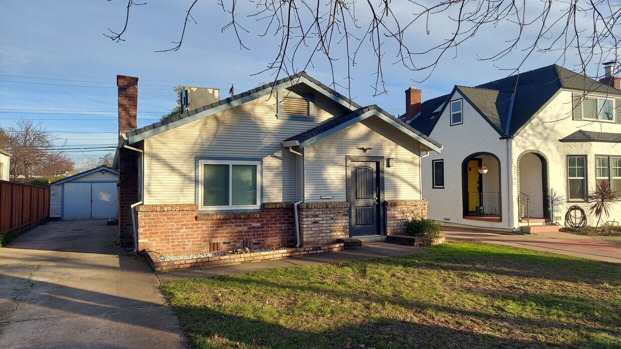 Primary Photo - Updated 3bedroom, 1 bath home near UC Davi...