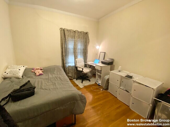 Building Photo - 174 Bolton St