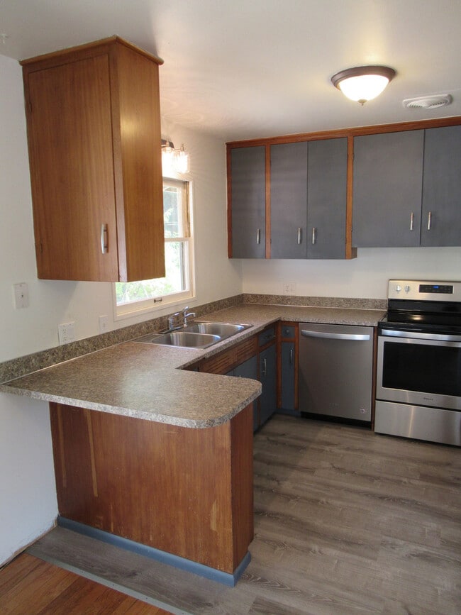 Foto del edificio - Three Bedroom Home in South Salem