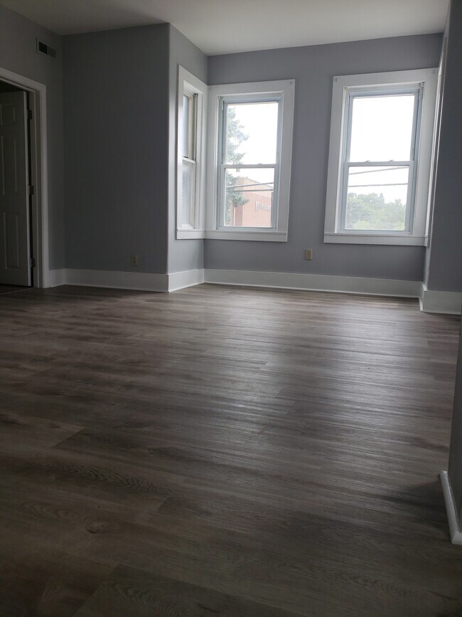 Vinyl floor - 100 Snow St