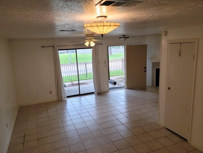 Building Photo - 12755 Mill Ridge Dr