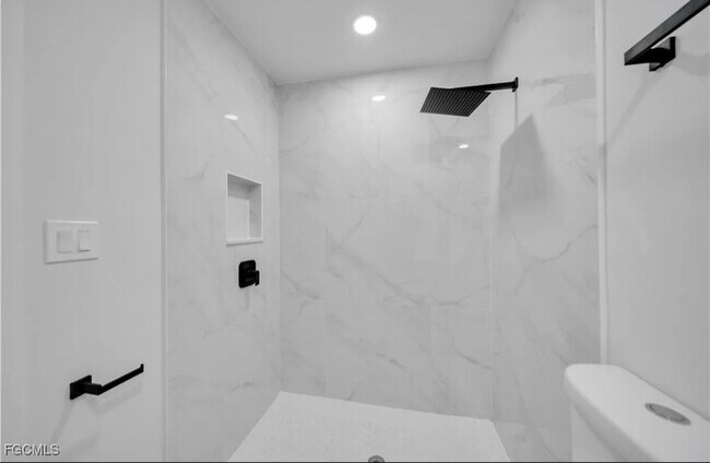 Foto del edificio - 820 Hibiscus Ave