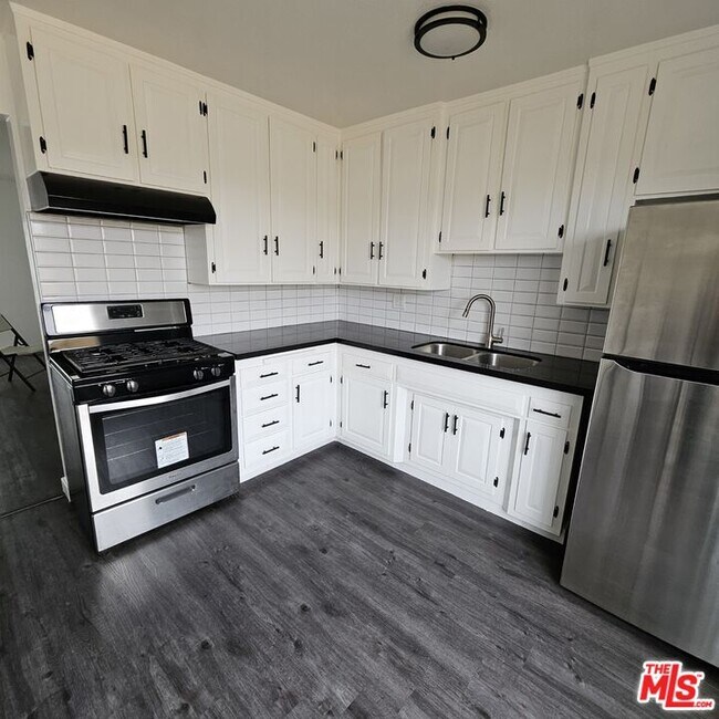 Foto del edificio - 1211 W 85th St