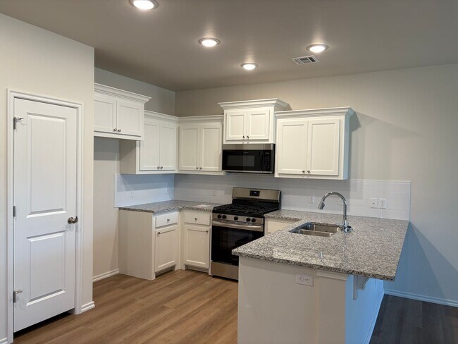 Foto del edificio - Three bedroom duplex in El Reno