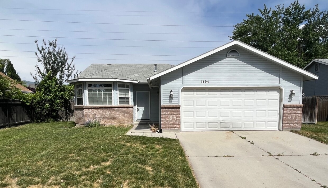 Primary Photo - 4194 S Trailridge Ave