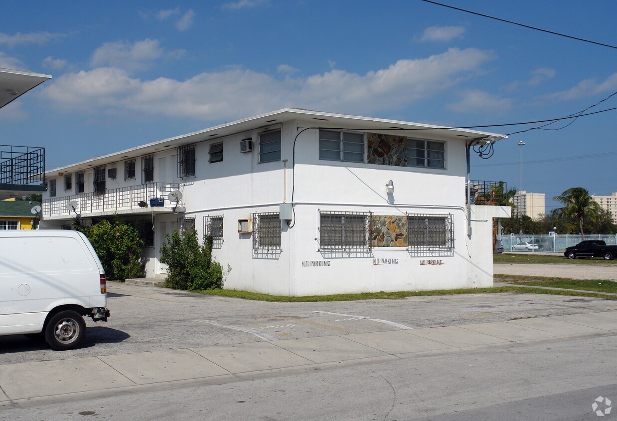 Building Photo - 1641 NW 5th St