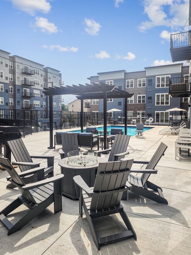 Firepit & Pool - Novo