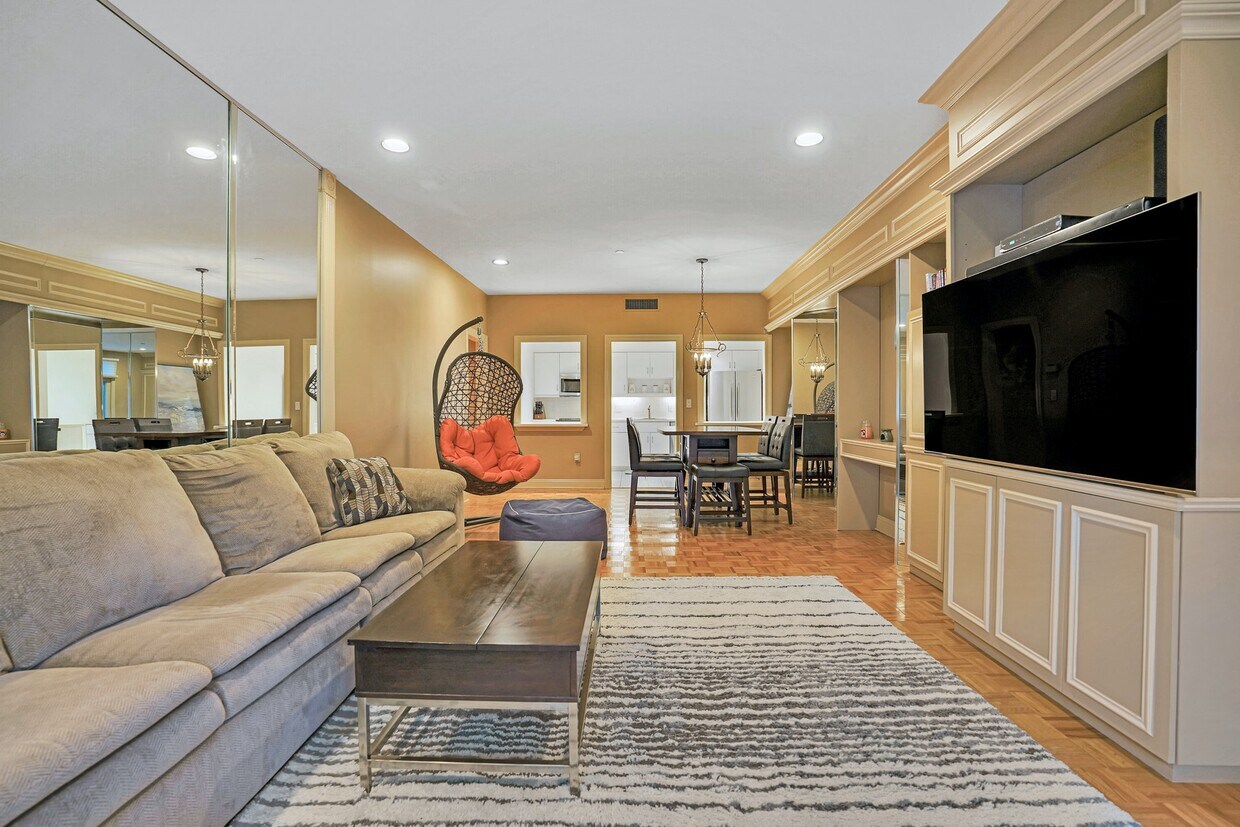 Primary Photo - 208 Shearwater Ct W