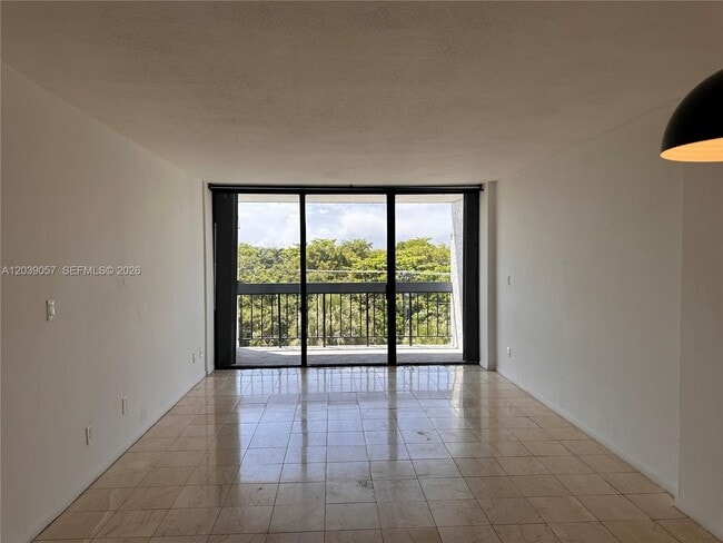 Building Photo - 2715 Tigertail Ave