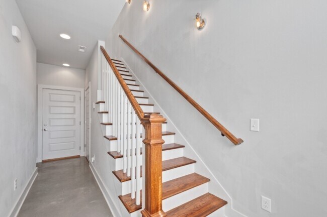 Foto del edificio - 1069 E Trinity Ln