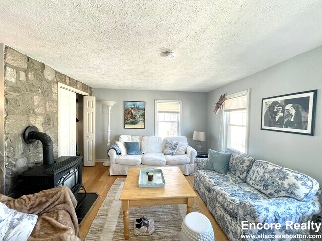 Foto del edificio - 523 E 3rd St