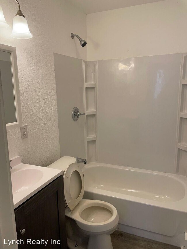 Building Photo - 3 br, 1 bath House - 702 Wabash